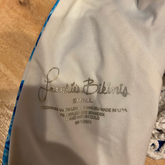 Bikini - Picture 2 of 3